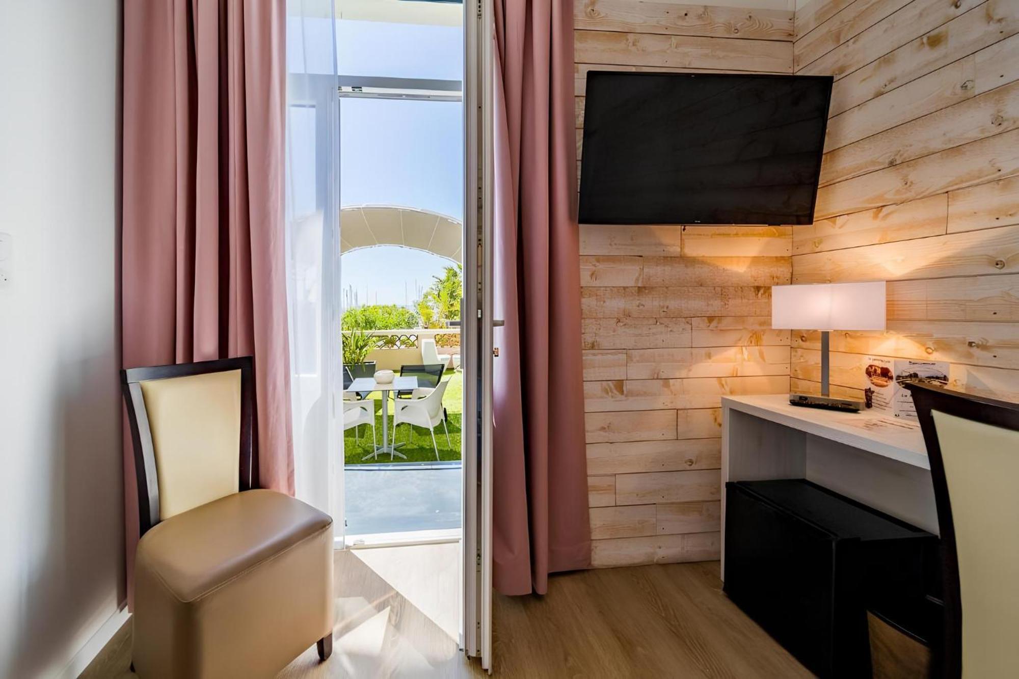 Hotel Le Rabelais Le Lavandou Eksteriør bilde