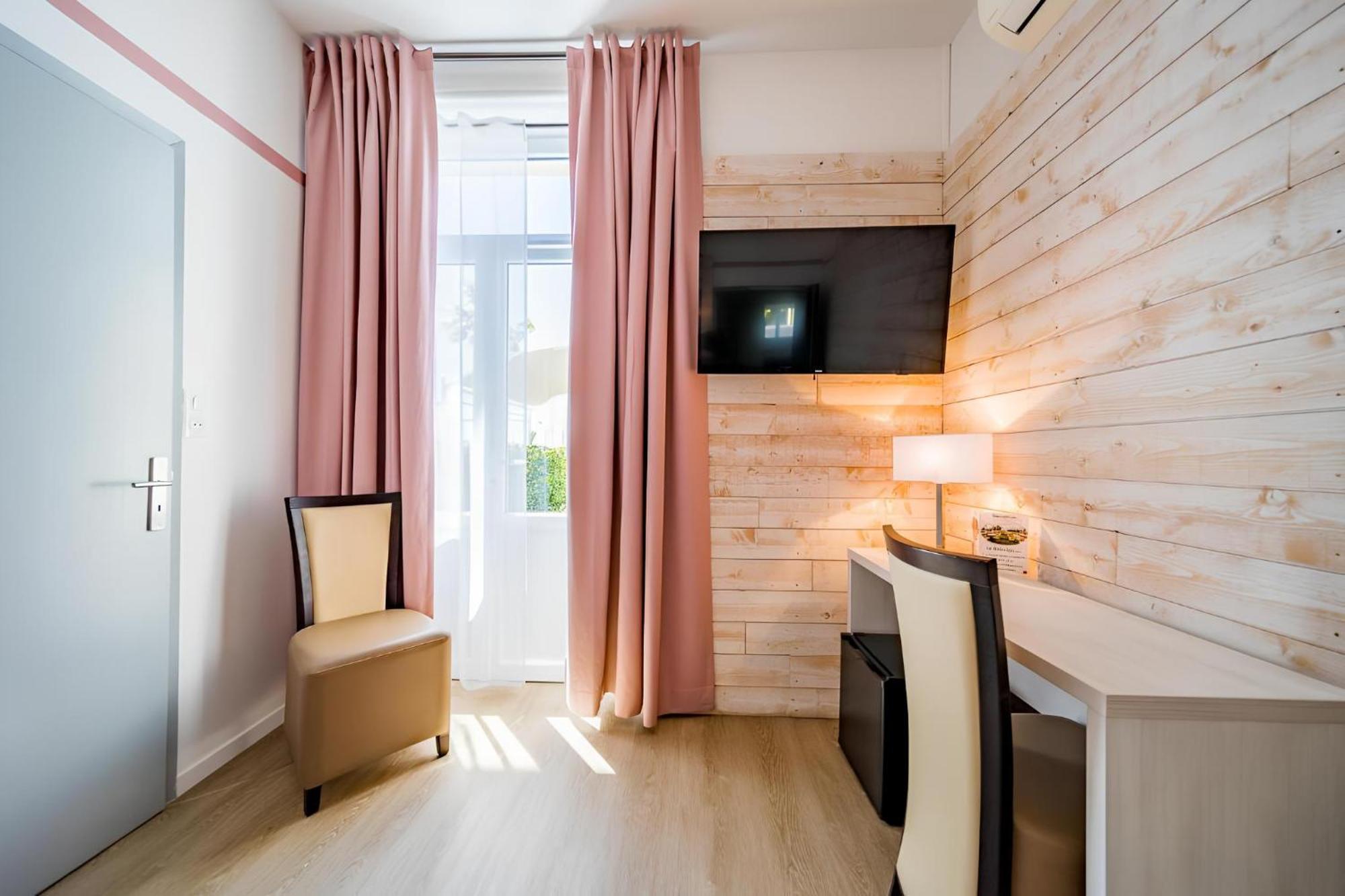 Hotel Le Rabelais Le Lavandou Eksteriør bilde