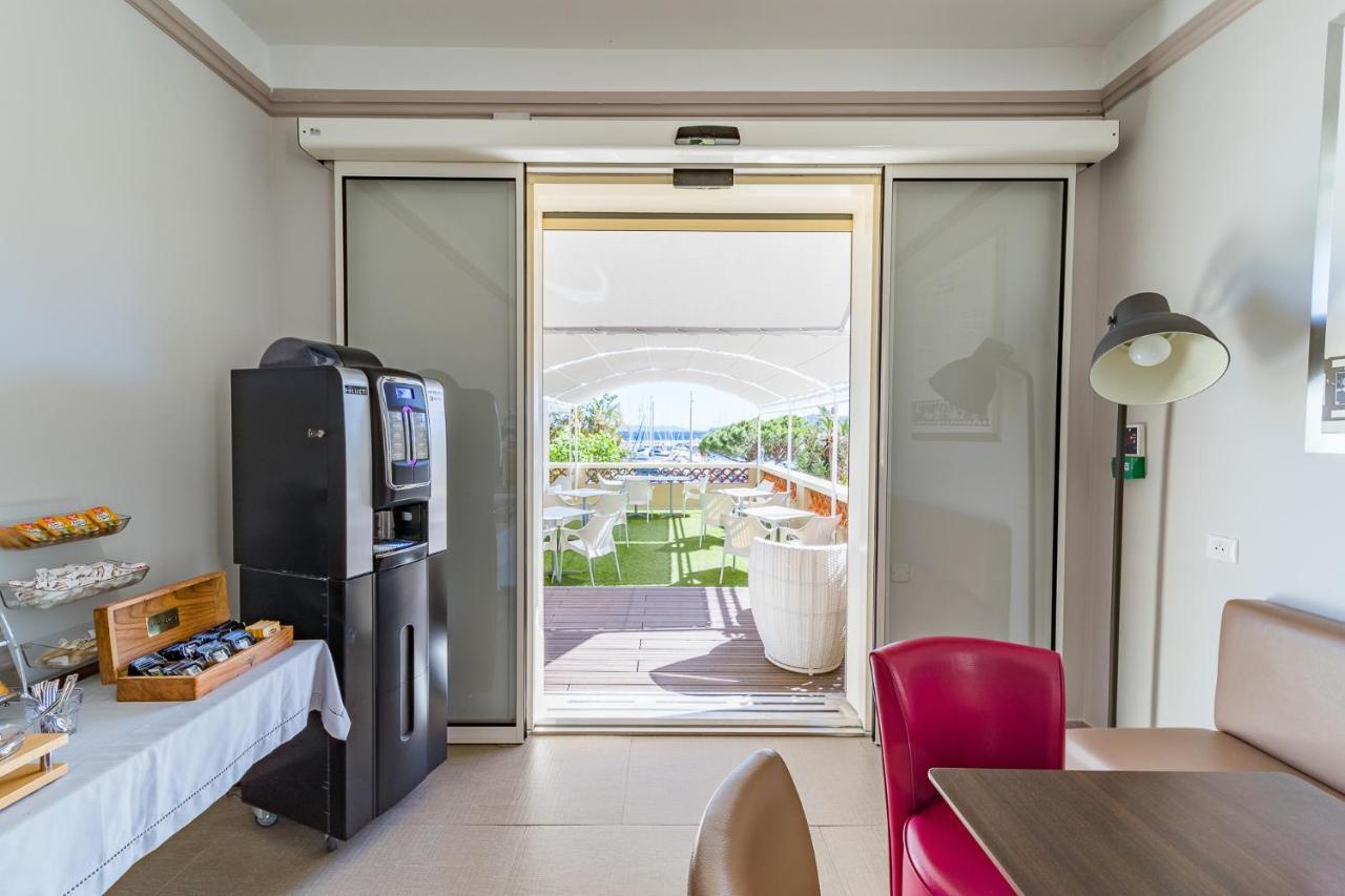 Hotel Le Rabelais Le Lavandou Eksteriør bilde